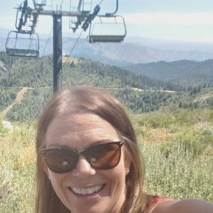 Meet your Posher, Connie